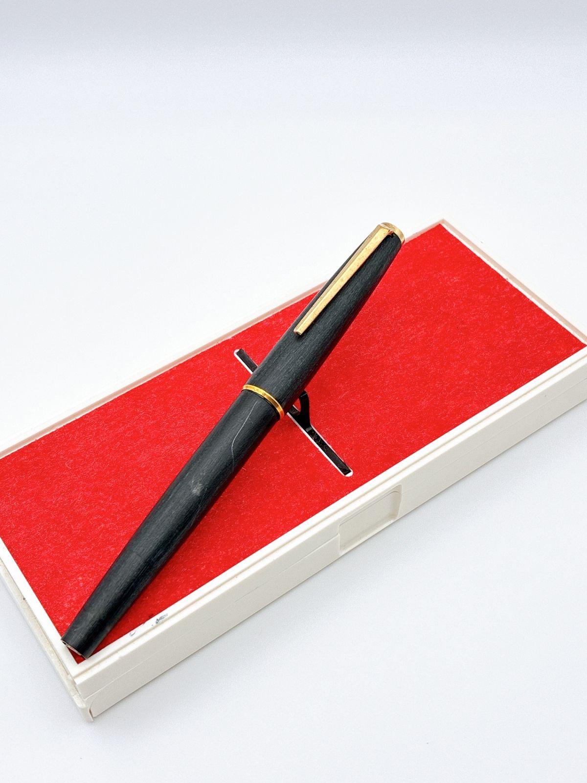 MONTBLANC/モンブラン No.220 万年筆 585/14K ブラック/ゴールド マットカラー ヴィンテージ FC-rel003 MONTBLANC/モンブラン No.220 万年筆 585/14K ブラック/ゴールド