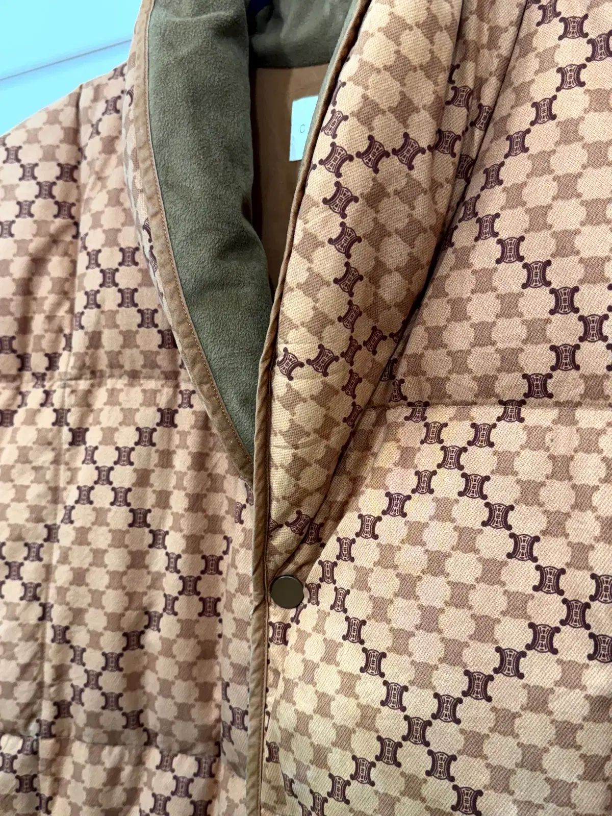 90s CELINE セリーヌ トリオンフ柄 ダウンベスト 楽天市場】CELINE セリーヌ 中綿ベスト 2W987906V.04CC 2W987906V.02KK