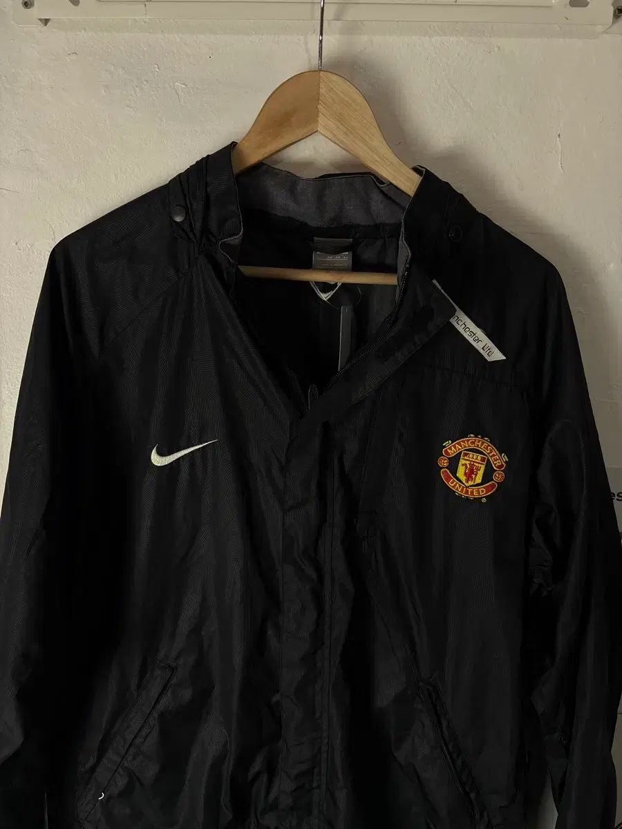 Nikeマンチェスター・ユナイテッド ウィンドブレーカー黒ブラックボーダフォン 00sNIKEナイキナイロンジャケットマンチェスターユナイテッドパーカー