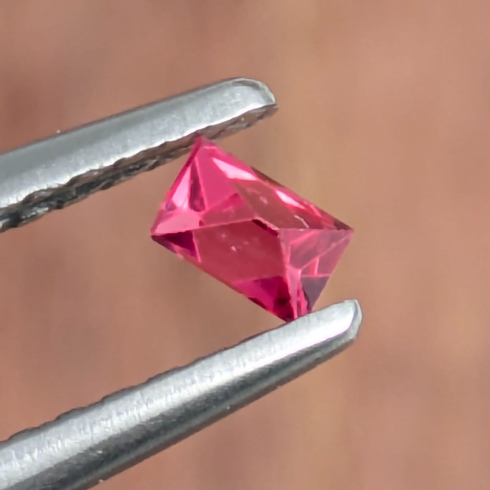 スピネル原石 ミャンマー・モゴック産【0.14ct】PRO208150 - メルカリ