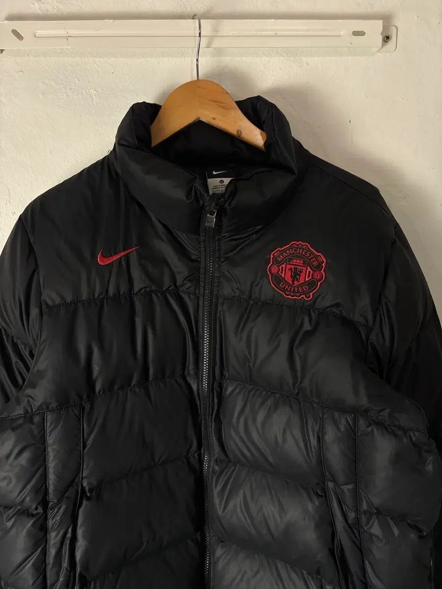 ナイキ マンチェスター・ユナイテッドFC ダウン - メルカリ