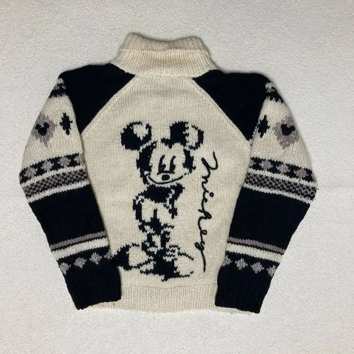 ディズニー ミッキーマウス カウチン - メルカリ