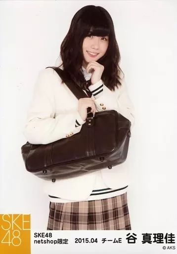 中古】生写真(AKB48・SKE48) 谷真理佳/膝上・左手顎/「2015.04