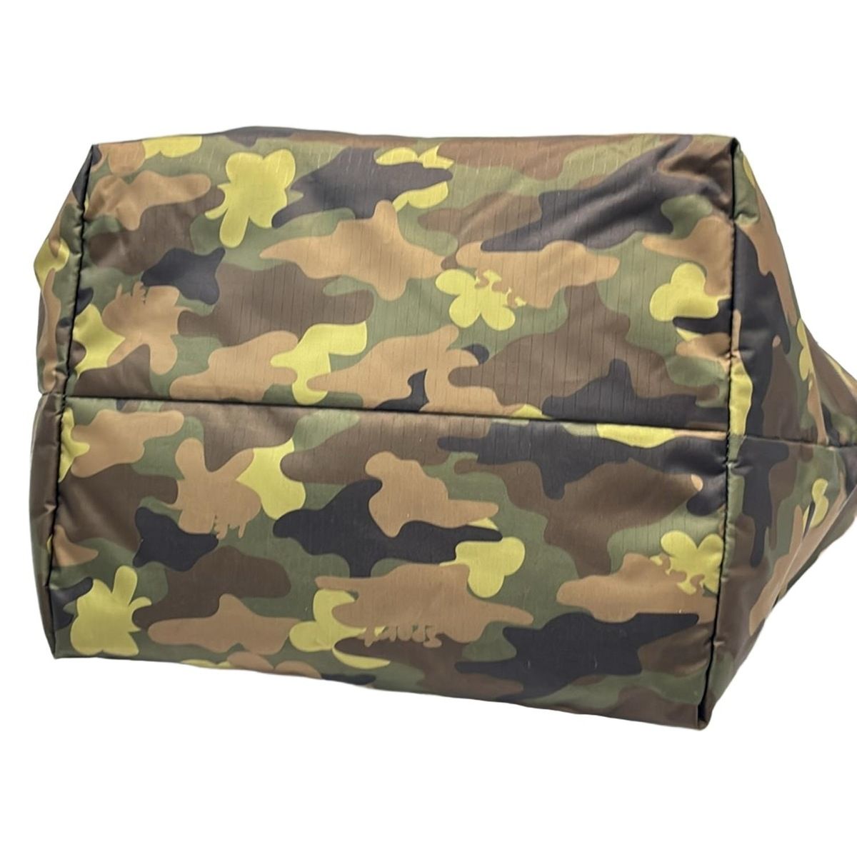 LeSportsac レスポートサック　迷彩　カモフラージュ　ポーチ付き LeSportsac レスポートサック 迷彩柄 ポーチ EXCLUSIVE - メルカリ