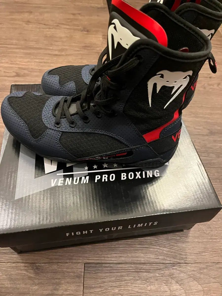 VENUM ボクシング シューズ (1回着用) 255mm - メルカリ