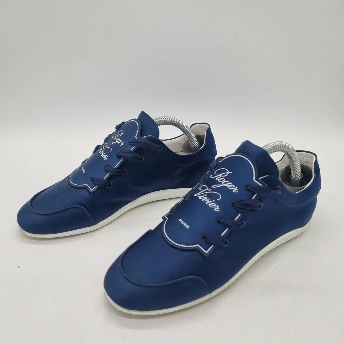 Roger Vivier(ロジェ・ヴィヴィエ) サテン ロゴ スニーカー ネイビー