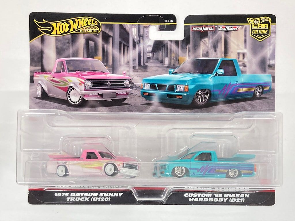 MATTEL HOTWHEELS PREMIUM 2-Pack 1975 DATSUN SUNNY TRUCK(B120