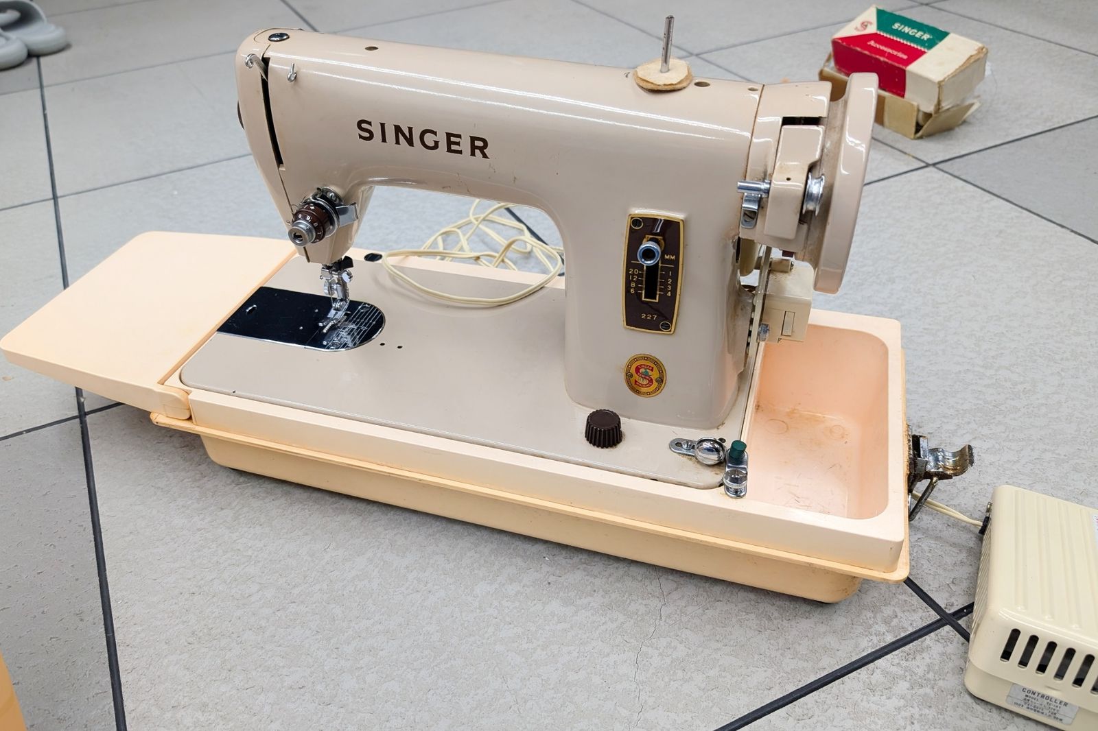 Singer レトロミシン Singer レトロミシン 動作品 クリーム色 アンティーク レトロ