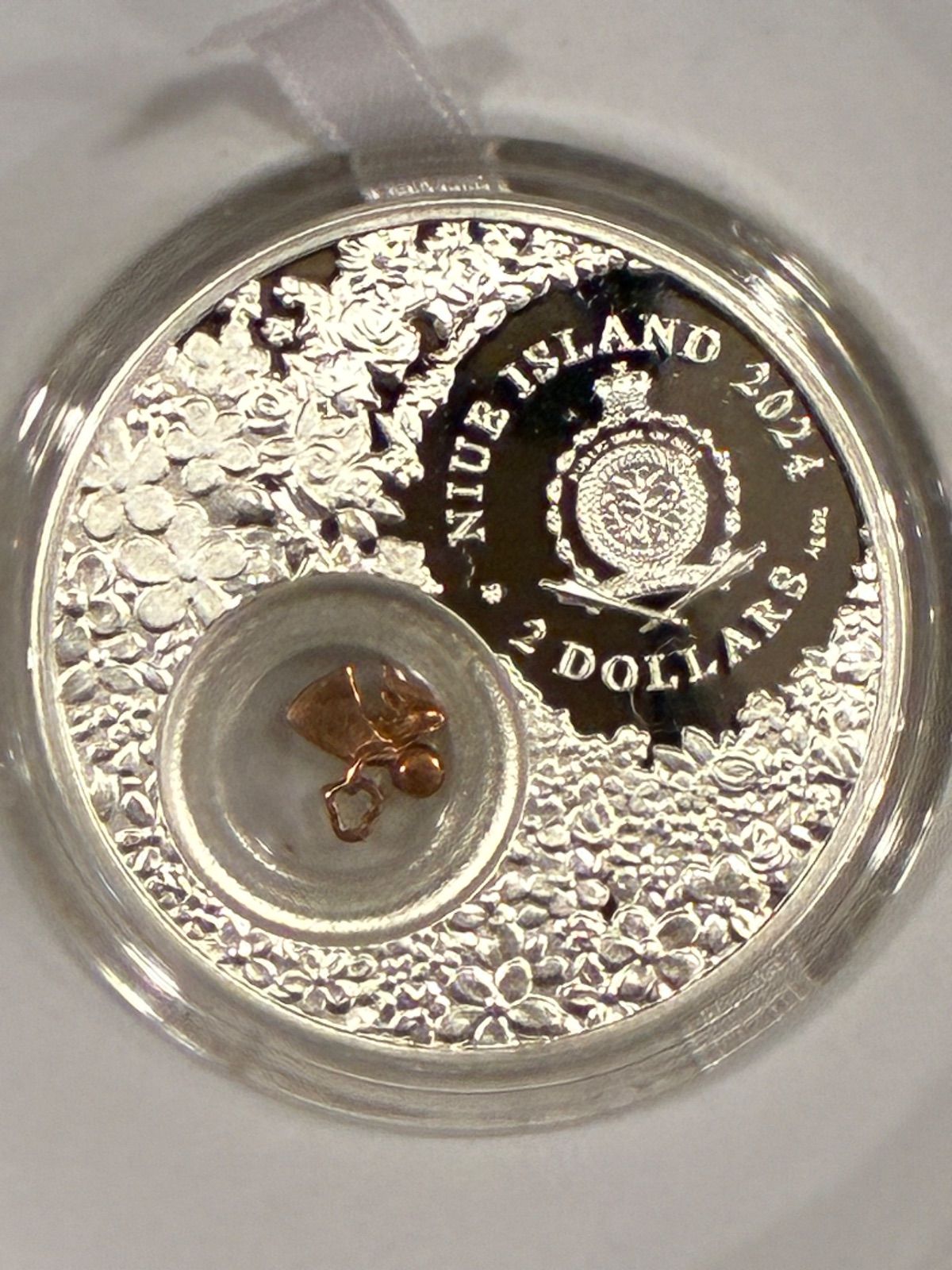 限定999枚 2024年 ニウエ 守護天使 プルーフ銀貨 - メルカリ