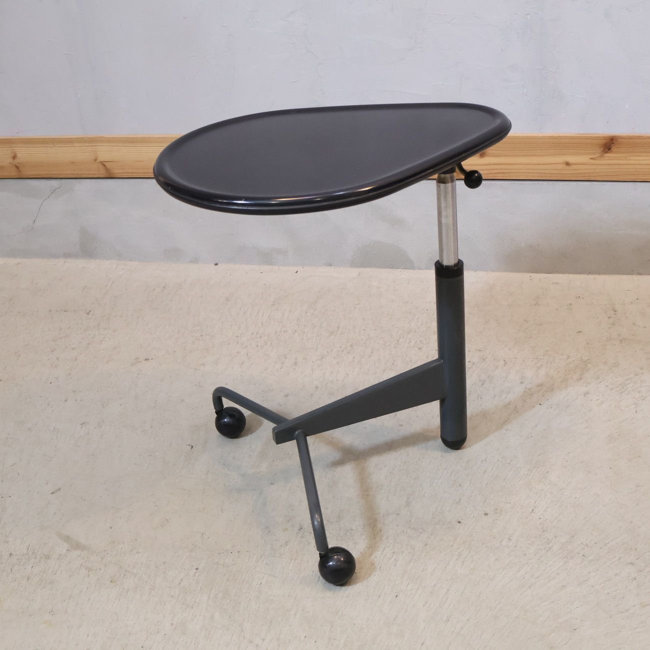Cassina ixc. カッシーナ・イクスシー KICK キック サイドテーブル
