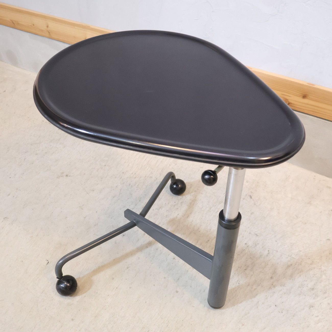 Cassina ixc. カッシーナ・イクスシー KICK キック サイドテーブル 