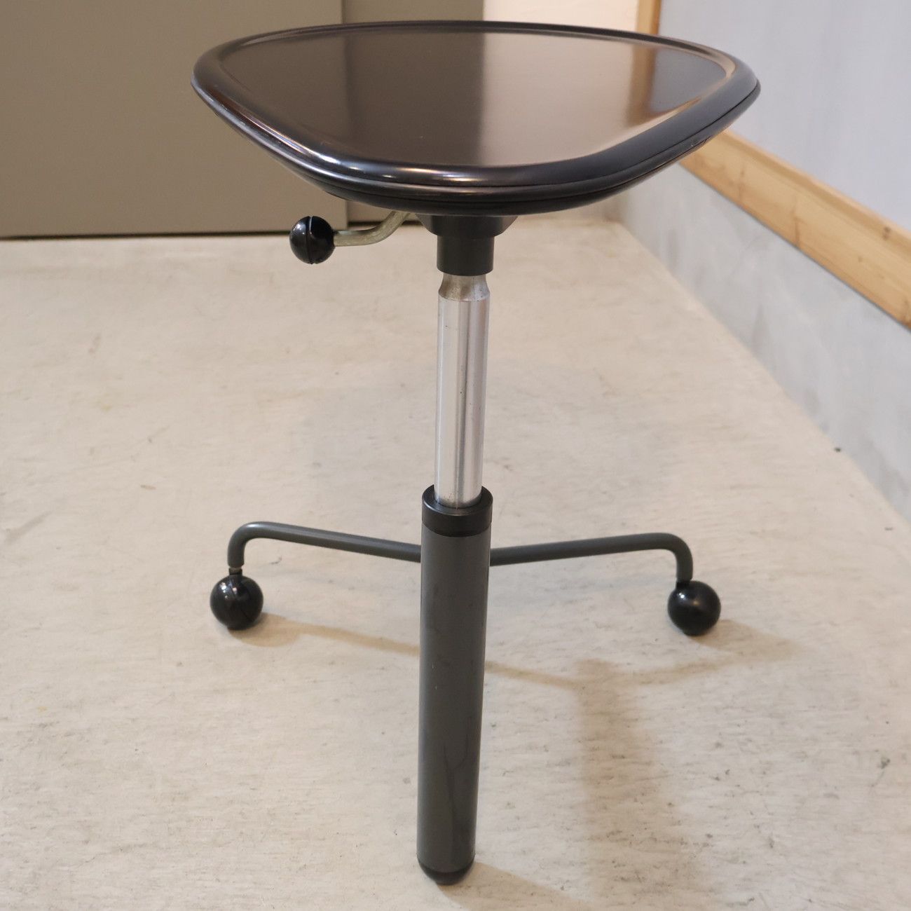 Cassina ixc. カッシーナ・イクスシー KICK キック サイドテーブル 