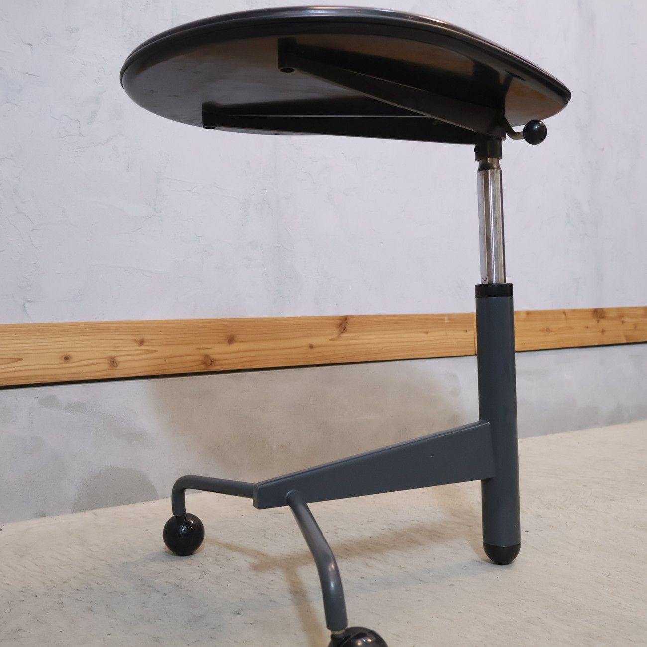 Cassina ixc. カッシーナ・イクスシー KICK キック サイドテーブル