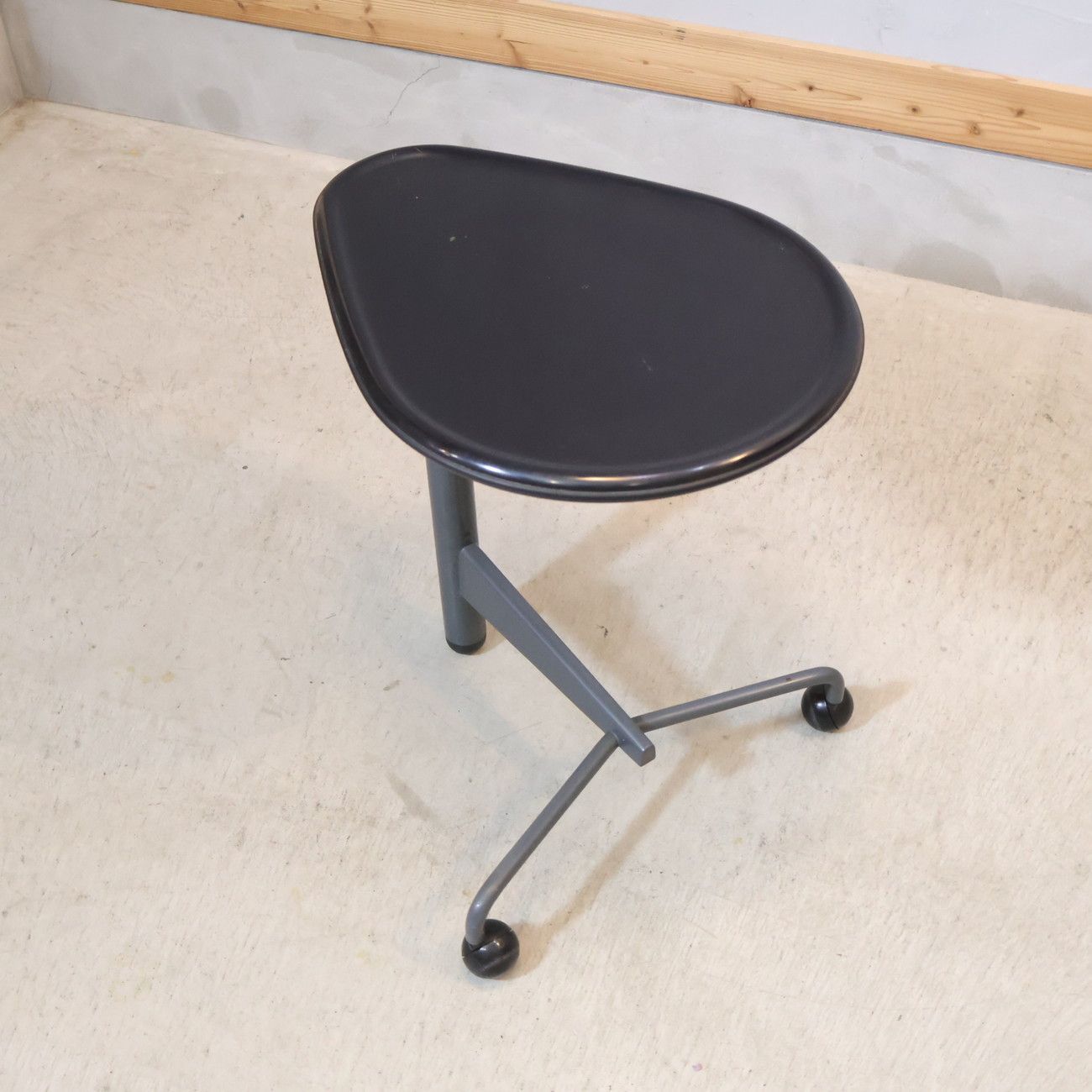 カッシーナ CASSINA KICK サイドテーブル 赤 昇降式 ジャンク