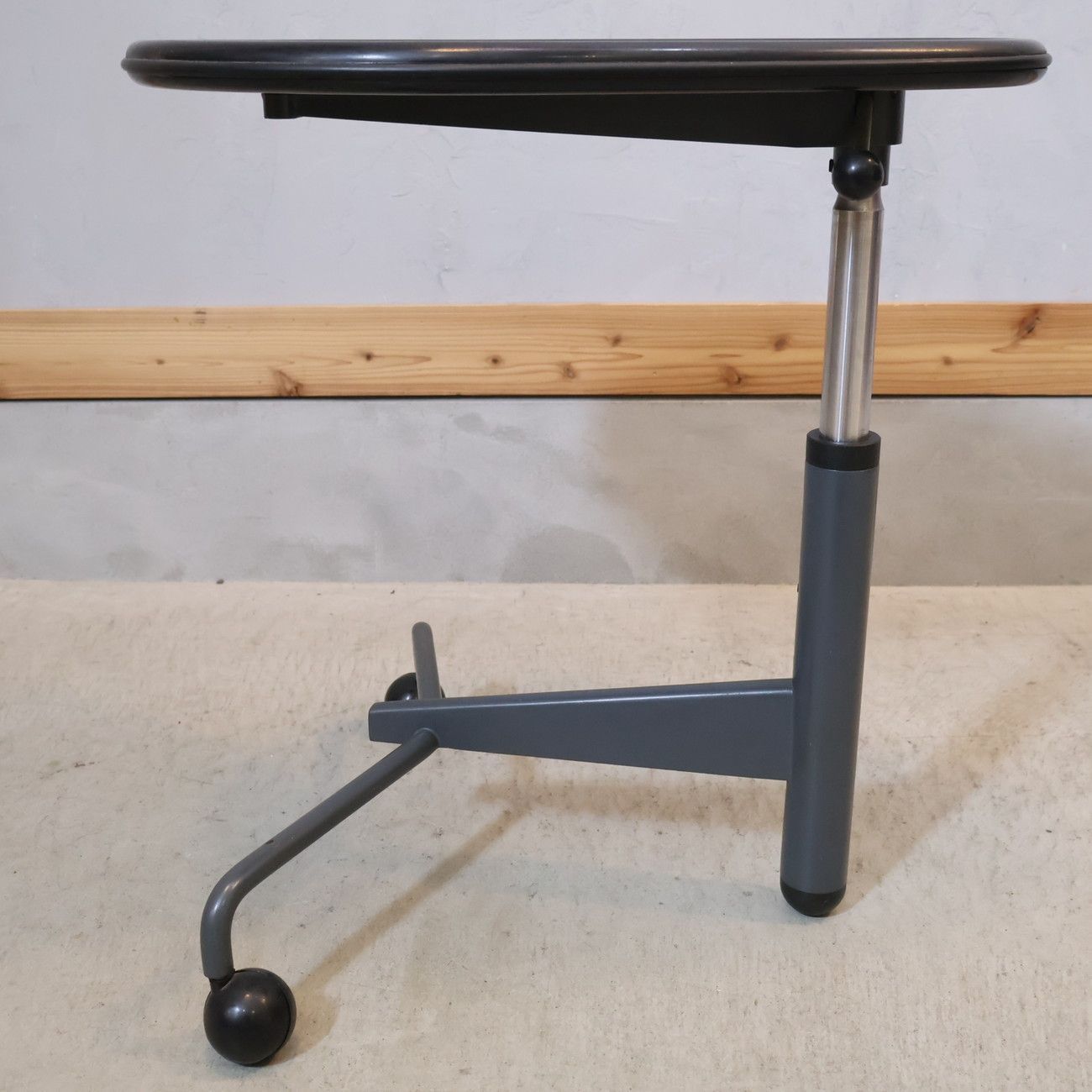 カッシーナ CASSINA KICK サイドテーブル 赤 昇降式 ジャンク