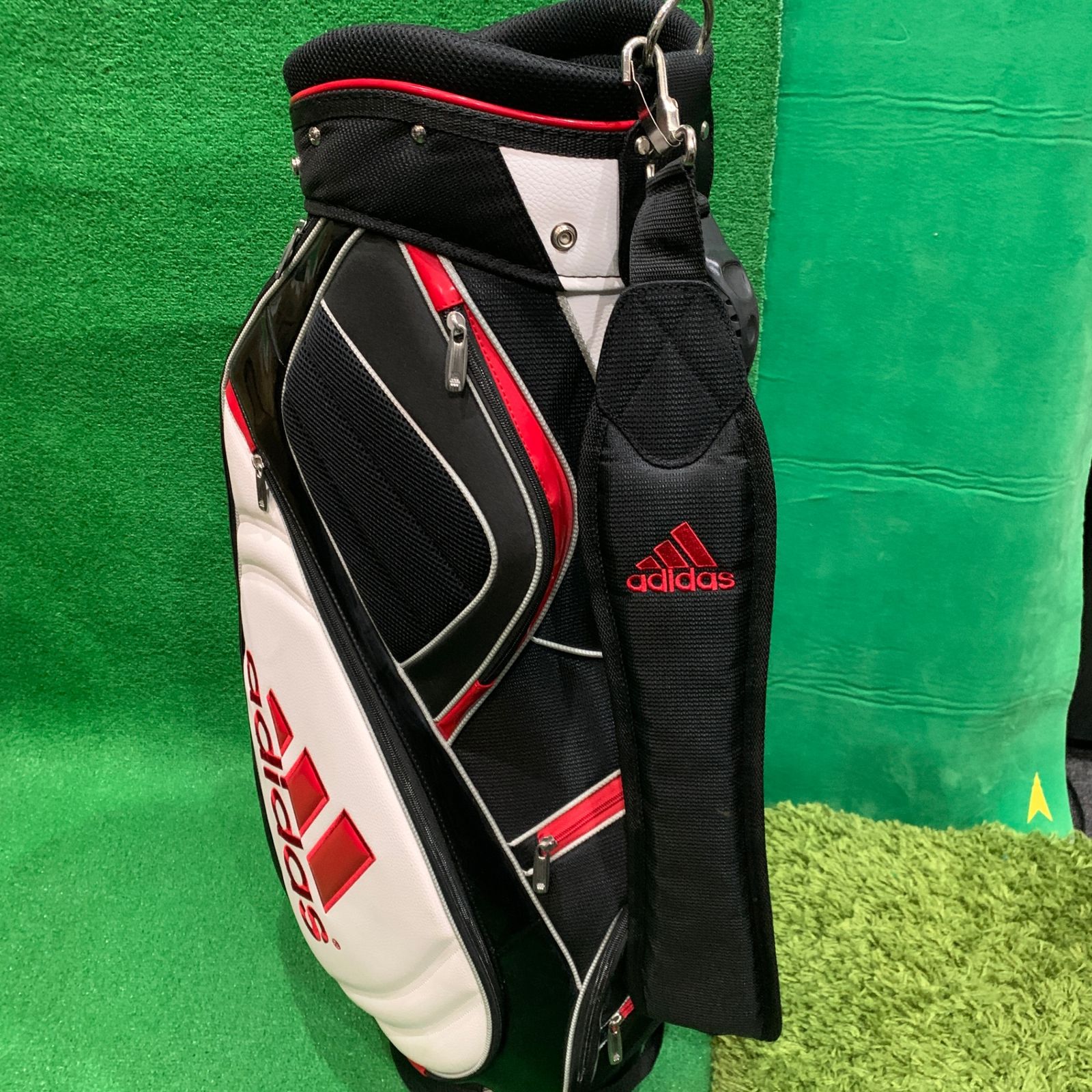 アディダス キャディバッグ 黒×白×赤 - メルカリ