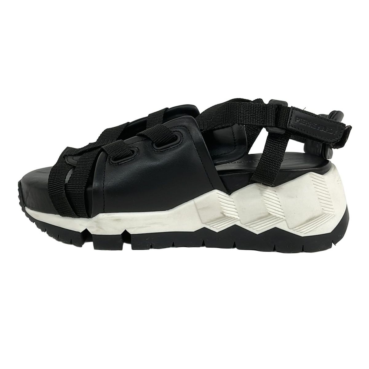 PIERRE HARDY(ピエールアルディ) サンダル 37 レディース美品 - 黒×白