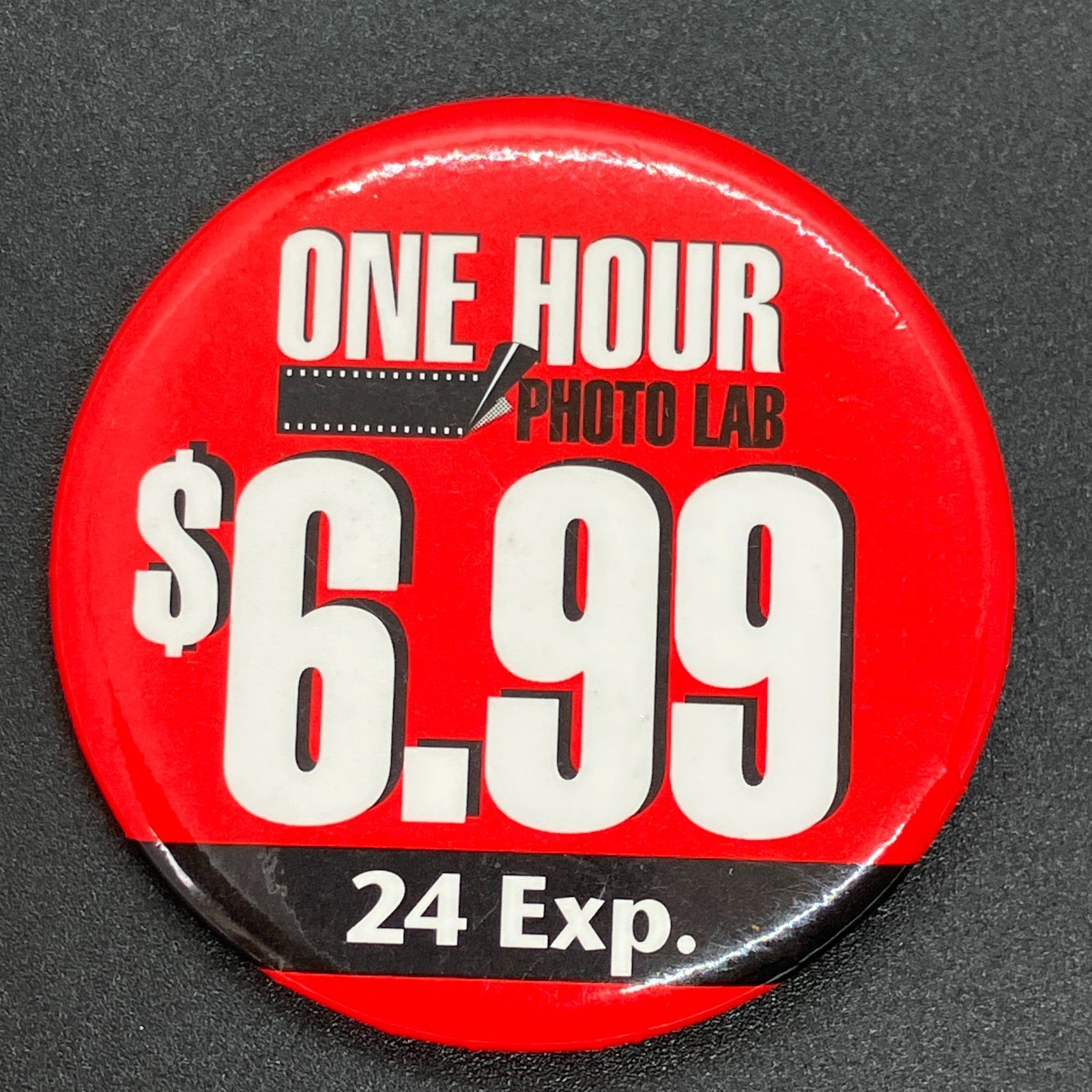 缶バッジ ビンテージ 輸入 アメリカ 『 ワンアワーフォトラボ 6ドル99セント 24枚撮り 写真現像 』 当時物 ヴィンテージ バッチ ピン ※  メッセージ ノベルティー キャンペーン ( BAT3009 ) - メルカリ