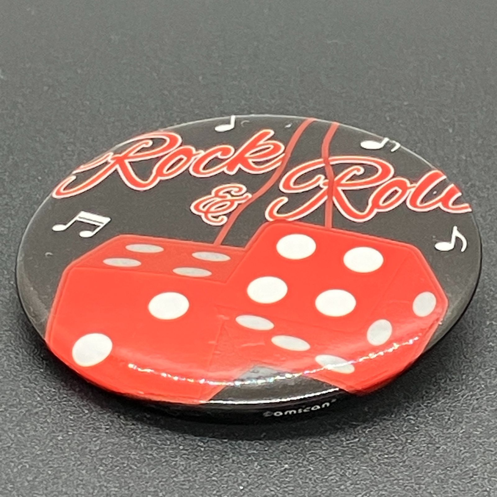 缶バッジ ビンテージ 輸入 アメリカ 『 ロックンロール サイコロ 音楽