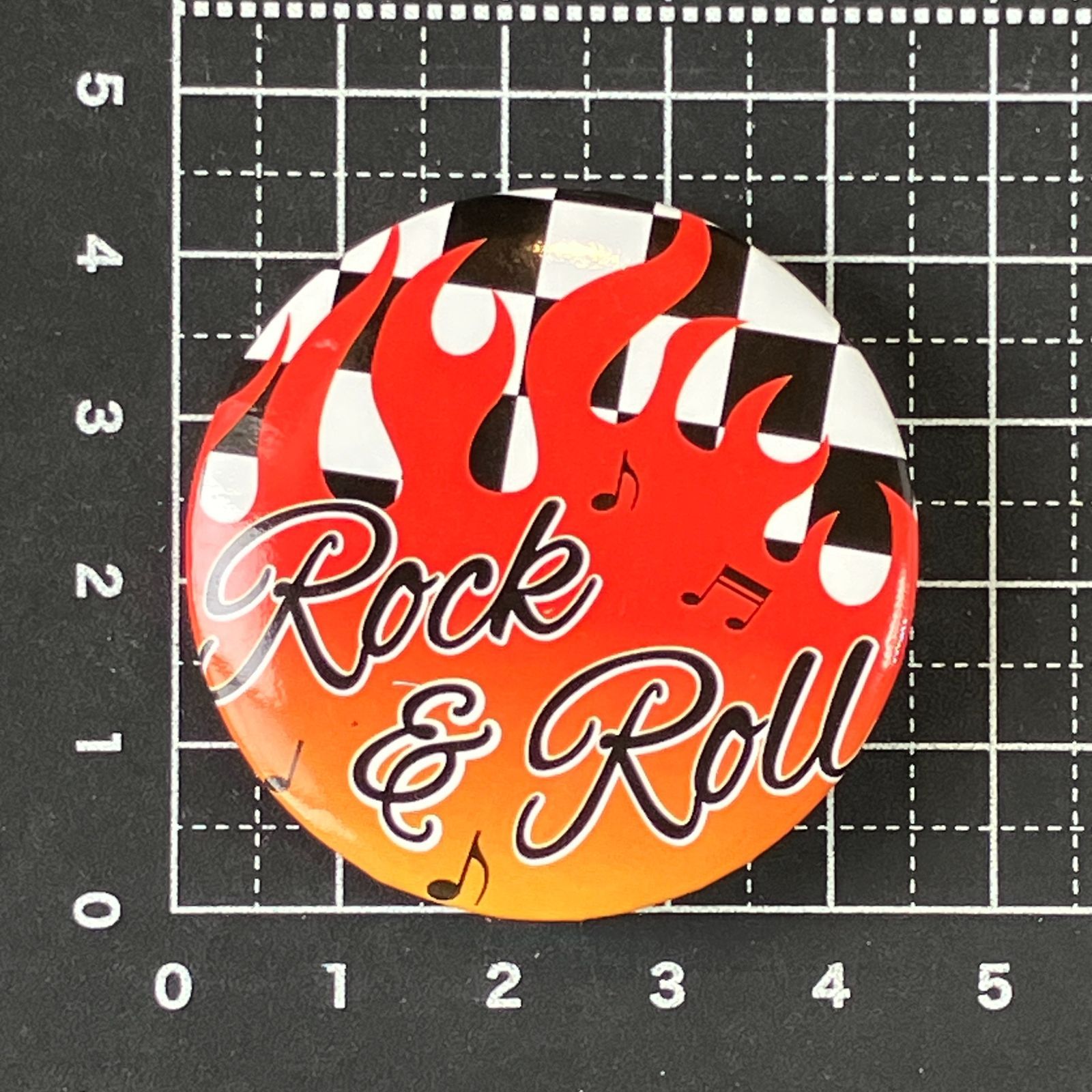 缶バッジ ビンテージ 輸入 アメリカ 『 ロックンロール 炎 チェッカー
