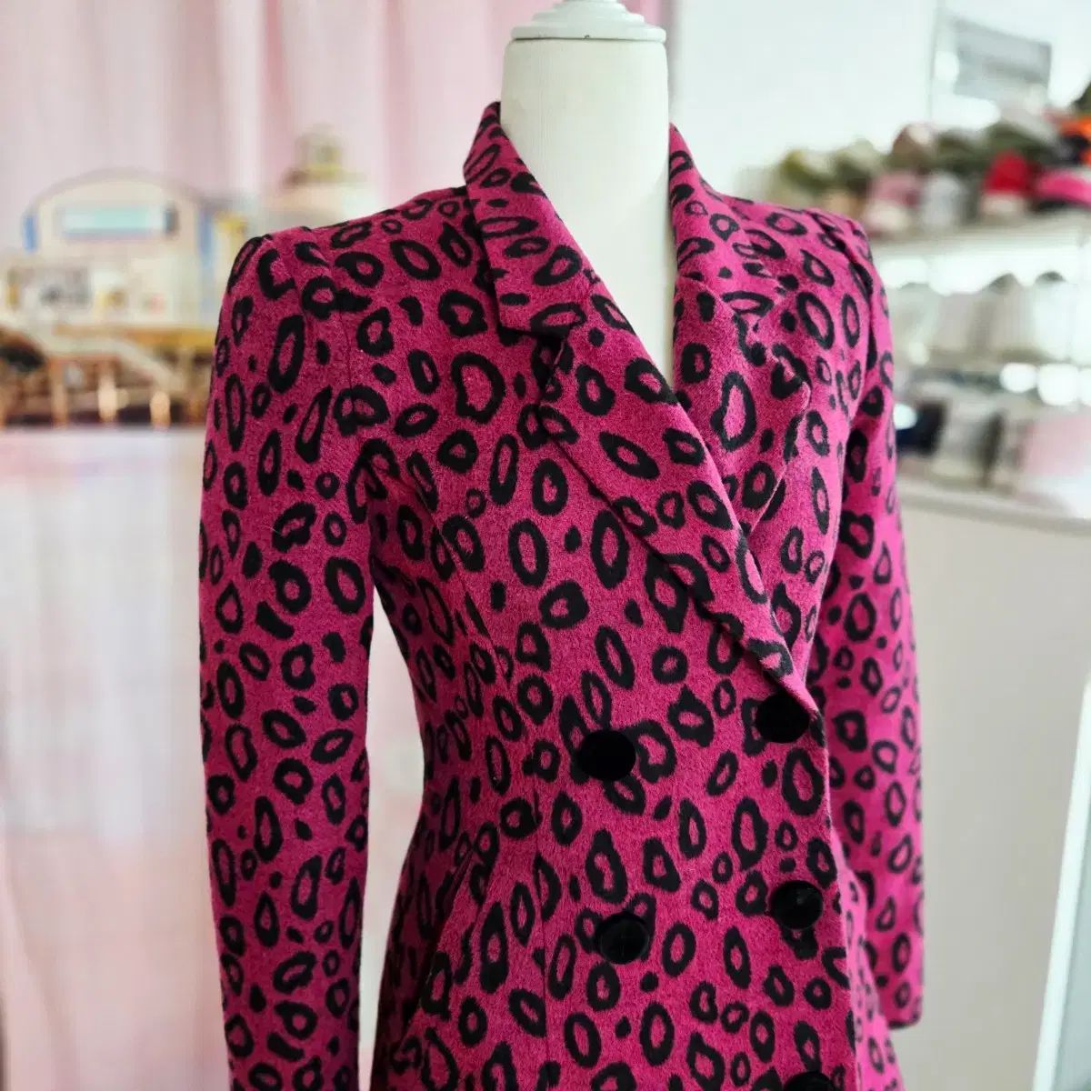 ピンク ヒョウ柄 レオパード ジャケット ONE PIECE - メルカリ