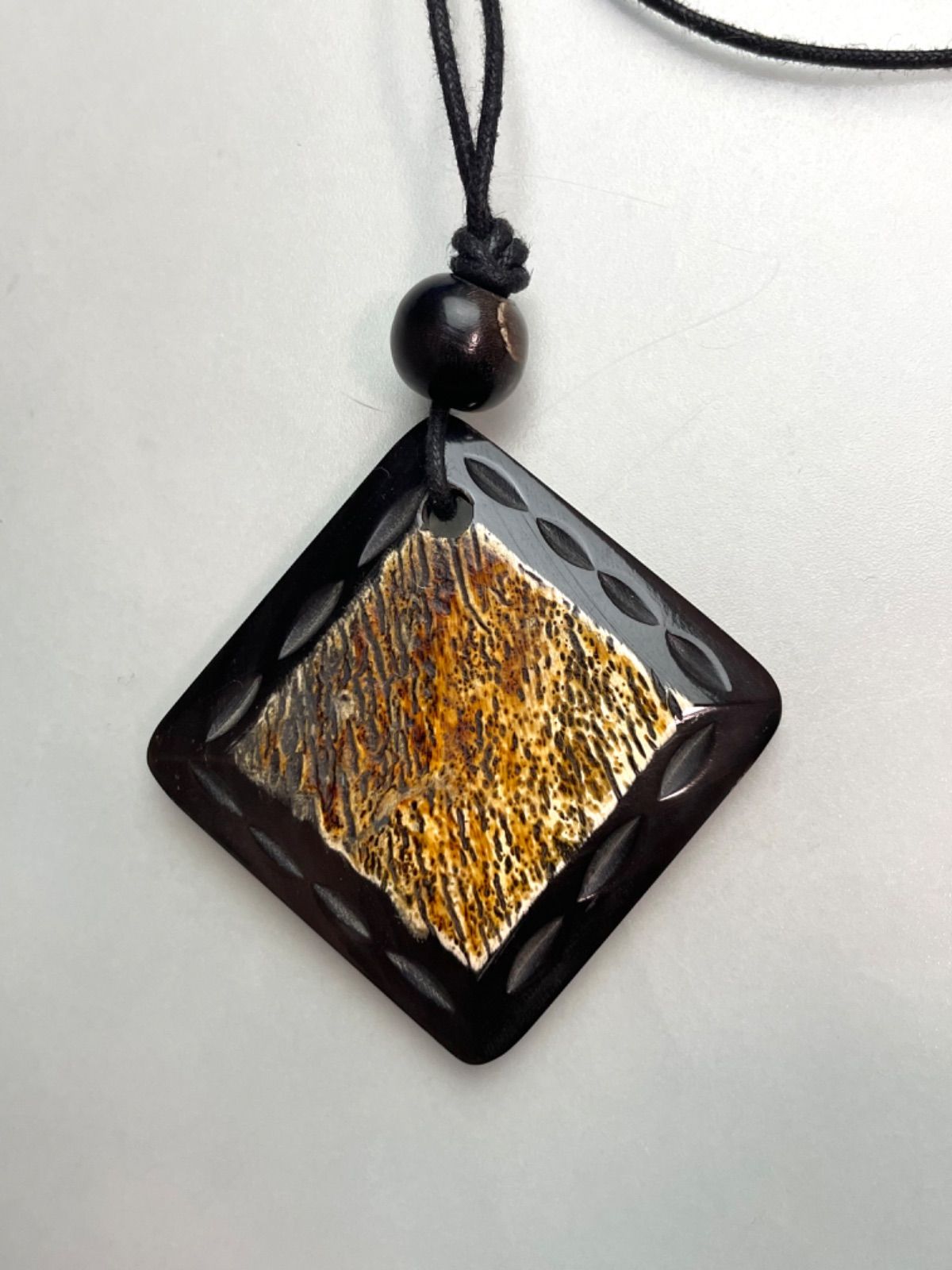 ネックレス　（牛角）　ハンドメイドアクセサリー 天然素材】水牛の角＆骨 ハンドメイド スクエアネックレス / アジアン