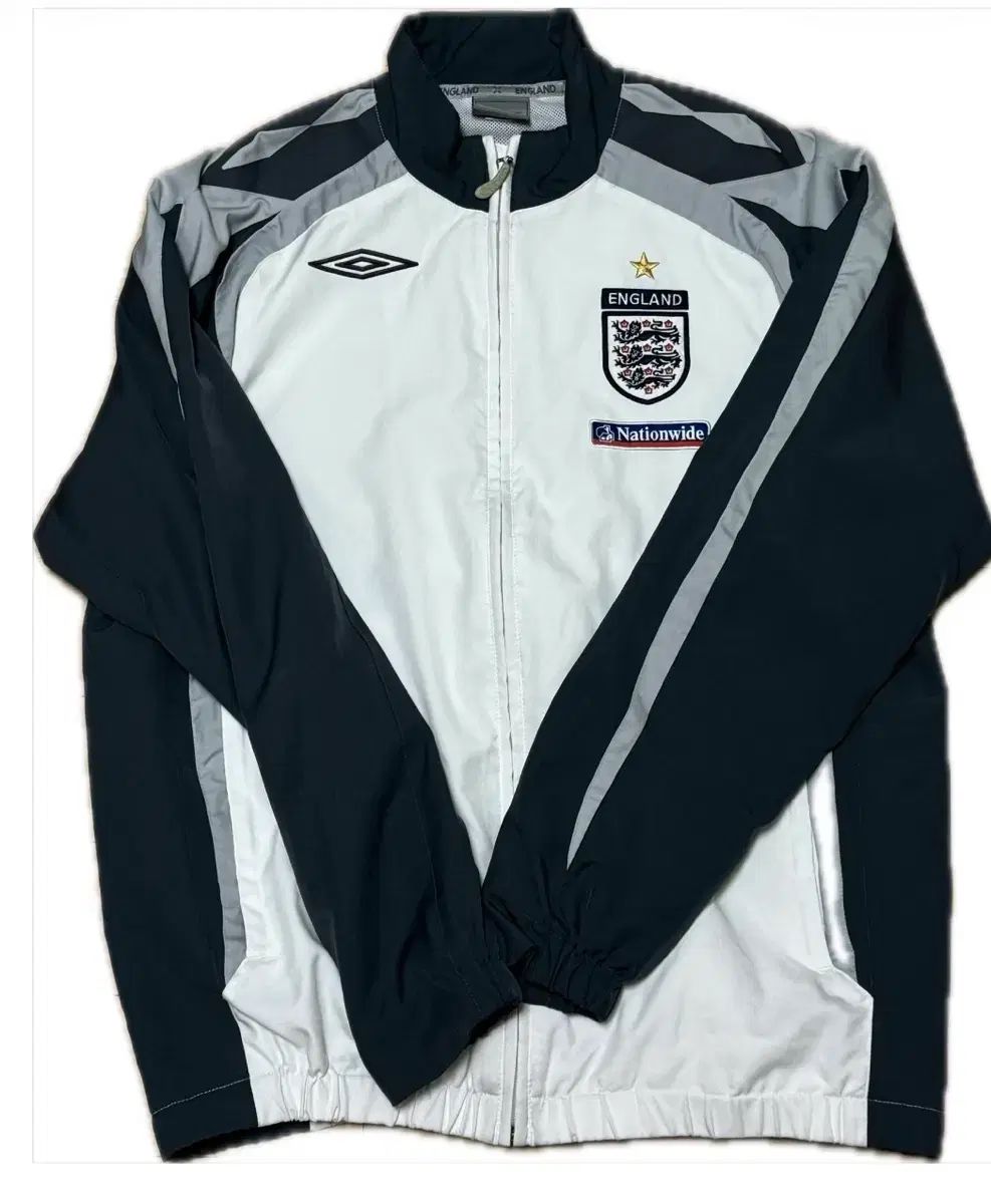 アンブロ イングランド ウィンドブレーカー - メルカリ