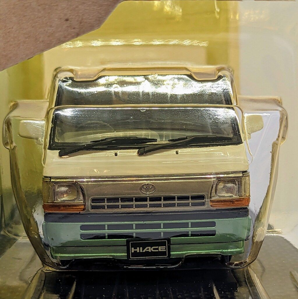 アオシマ 1/24DISM HIACE VAN(100系) SUPER GL 中期型(1996年式) 白