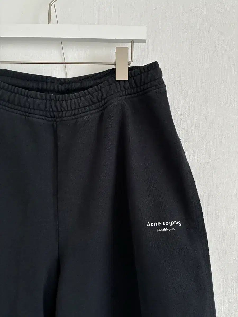 Acne Studios アクネストゥディオズ ブラック ハーフパンツ - メルカリ
