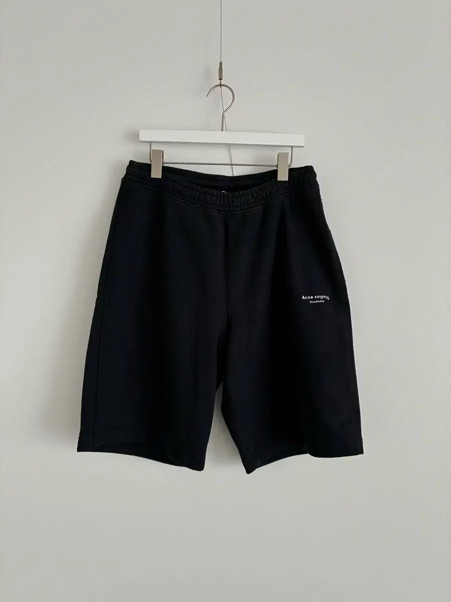 Acne Studios アクネストゥディオズ ブラック ハーフパンツ - メルカリ