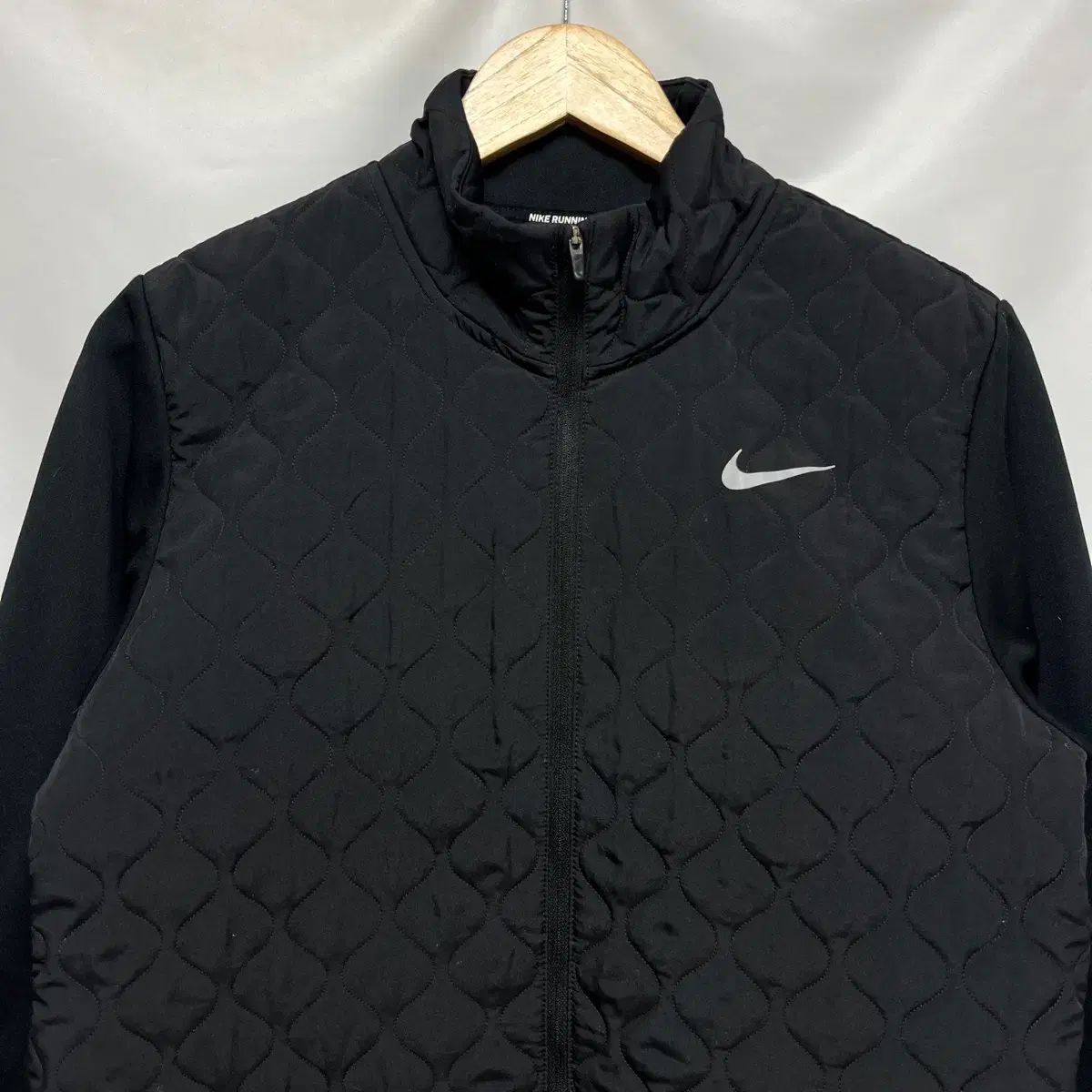 正規品/ウィメンズL NIKE エアロレイヤー ブラック ランニング