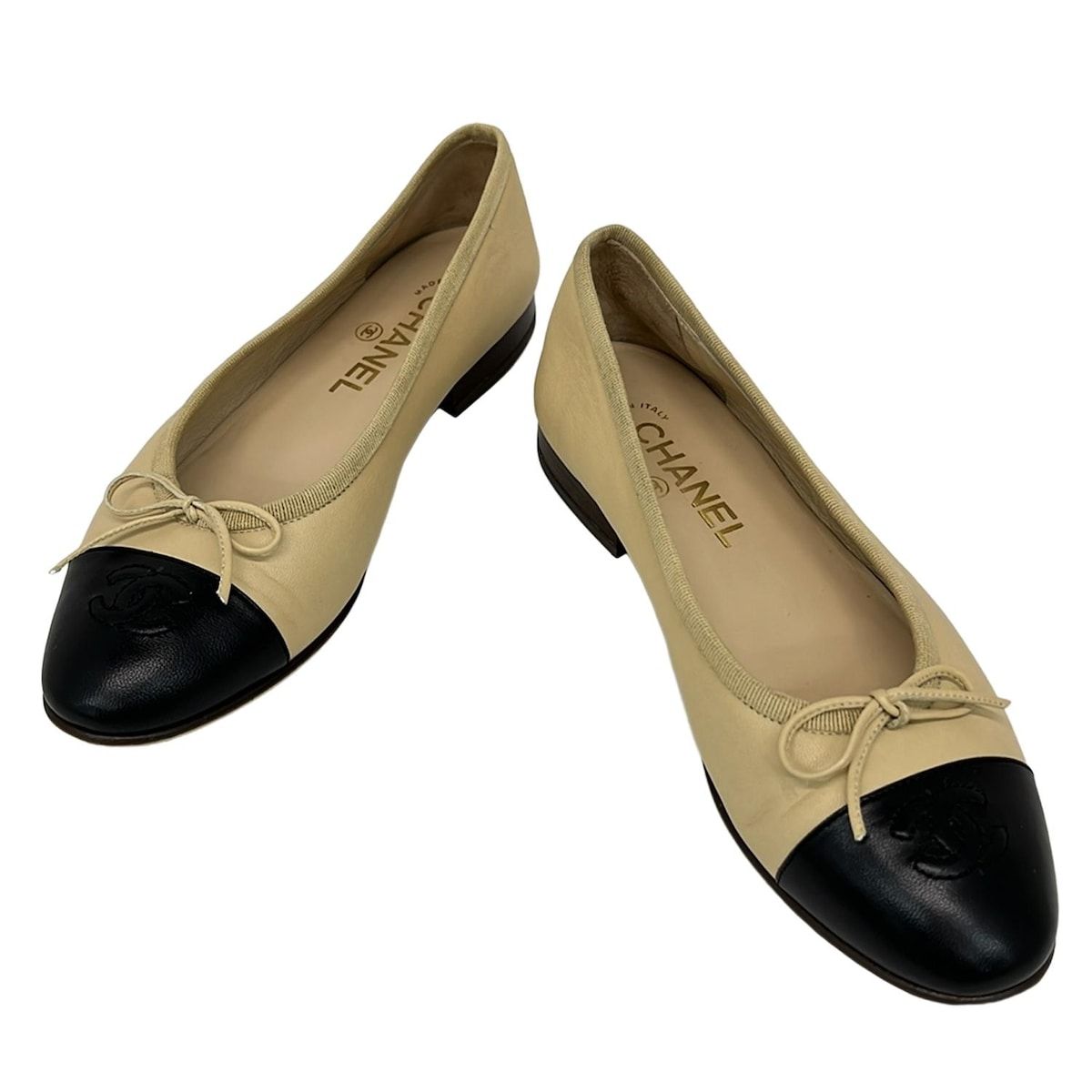 CHANEL(シャネル) パンプス 36 1/2 レディース - ベージュ×黒 リボン