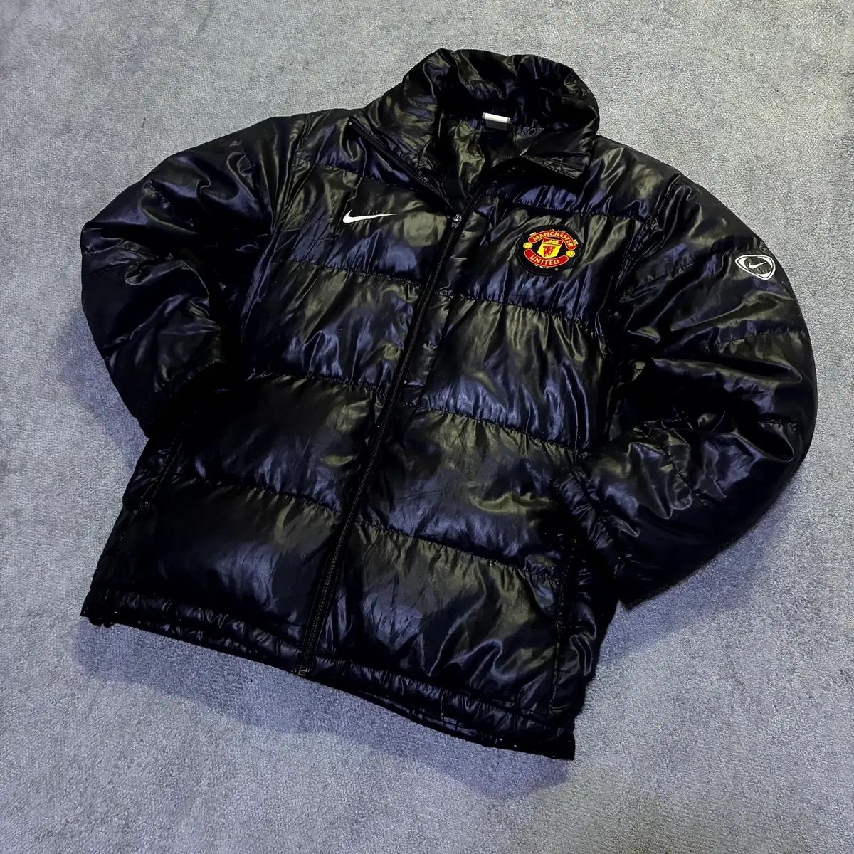 ナイキ マンチェスター ユナイテッド ダウン 95-100 - メルカリ
