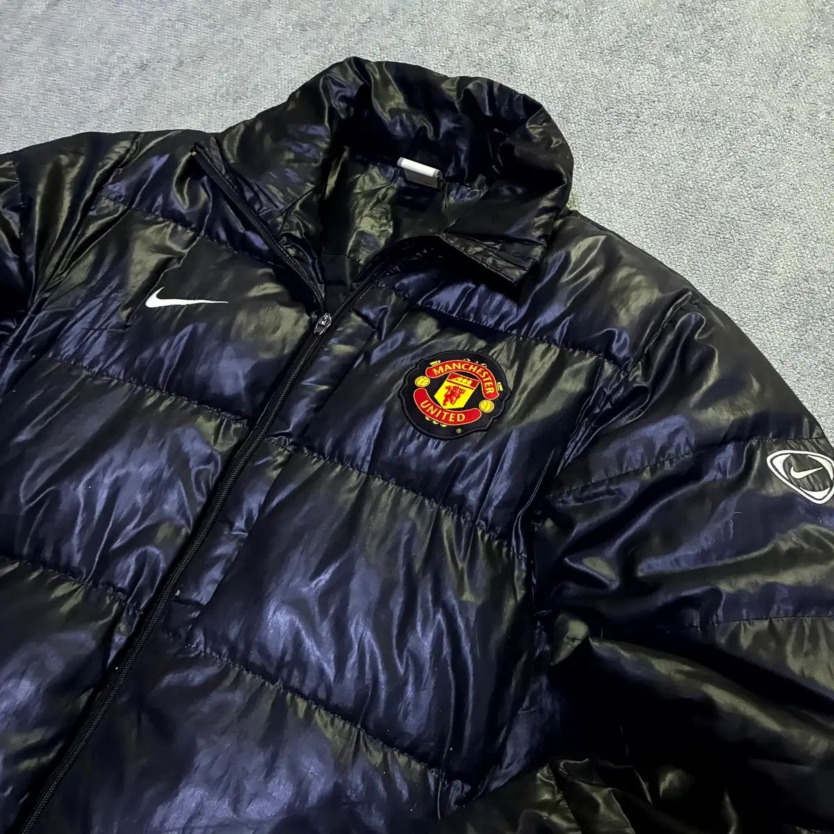 ナイキ マンチェスター ユナイテッド ダウン 95-100 - メルカリ