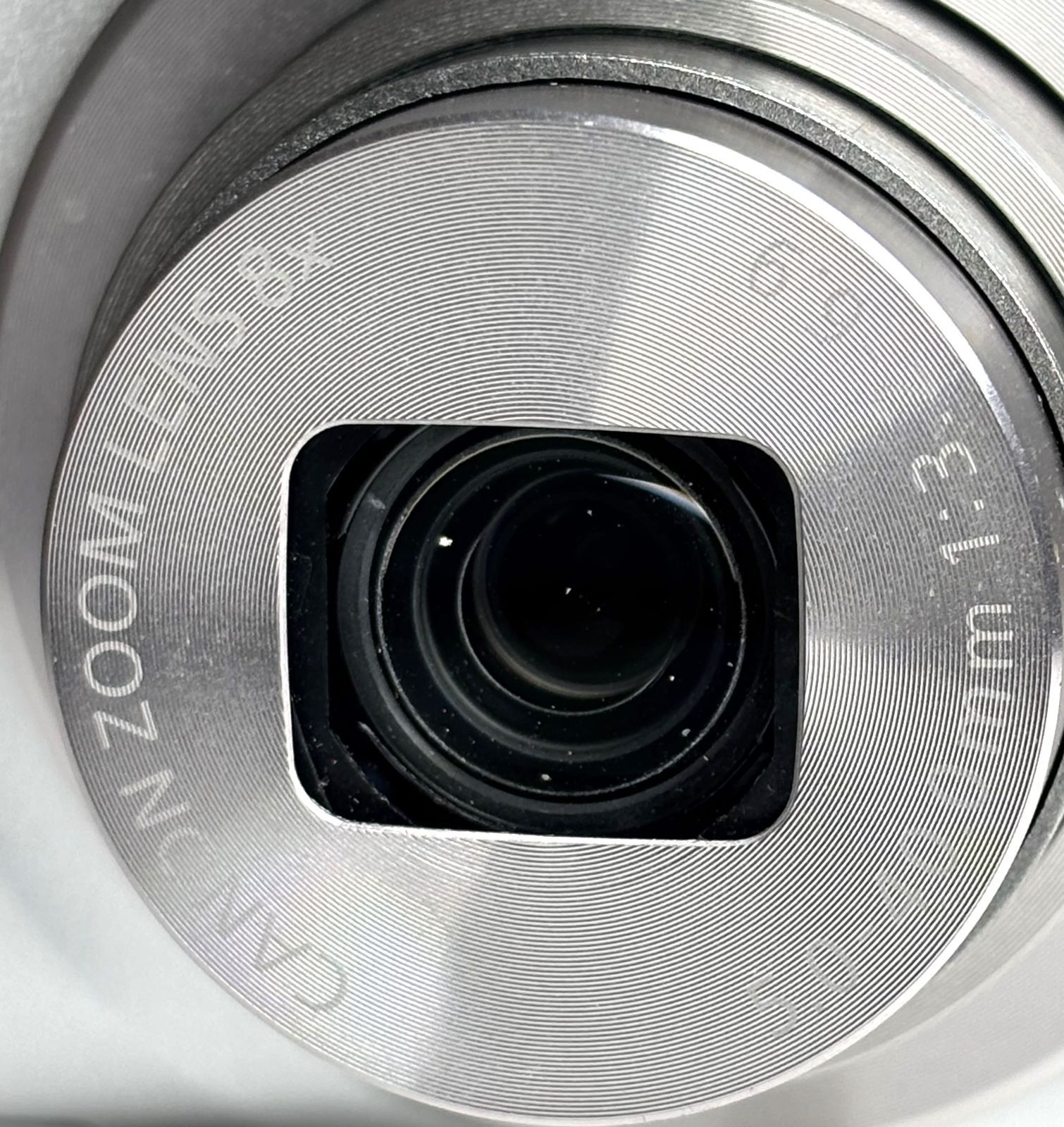 Canon IXY 200 PC2333 HD 20MP 8x デジタルカメラ silver 基本動作確認