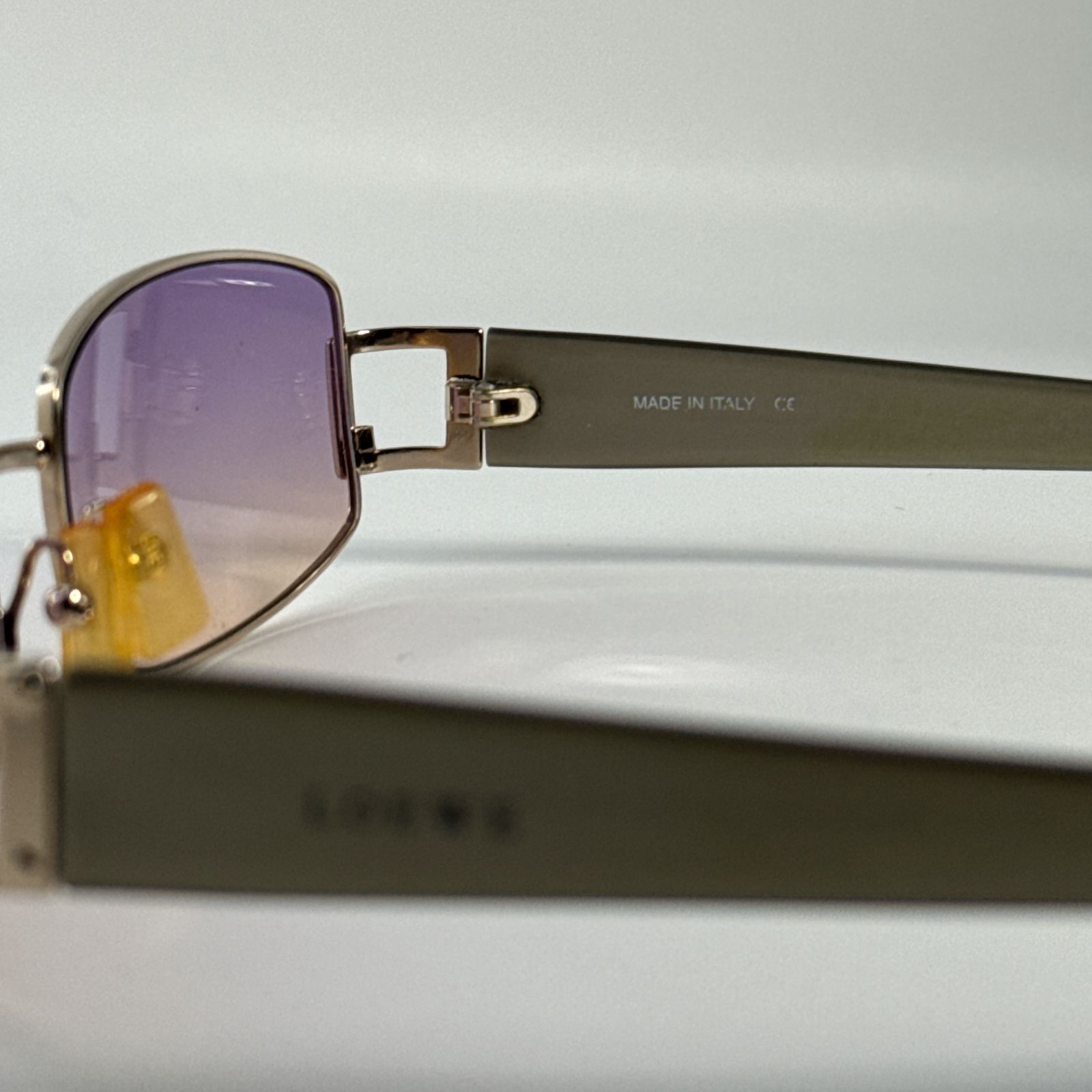 LOEWE SLW071 サングラス COL.300Y 760 LOEWE SLW071 サングラス COL.300Y 760 【公式通販】
