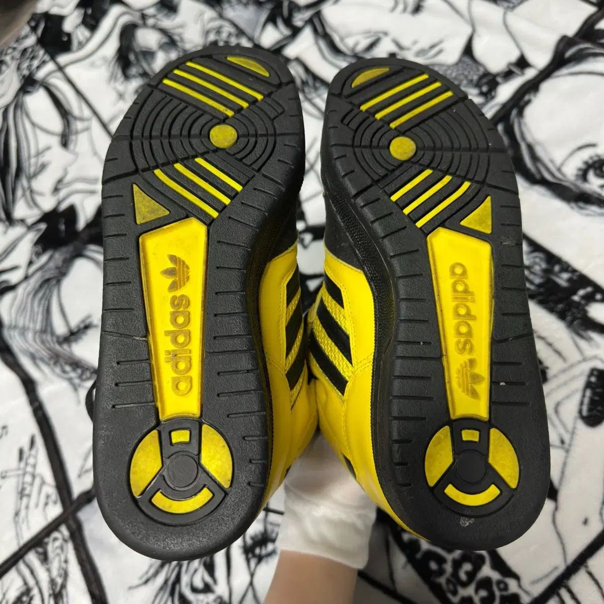 アディダス ジェレミースコット IN instinct HI Yellow - メルカリ