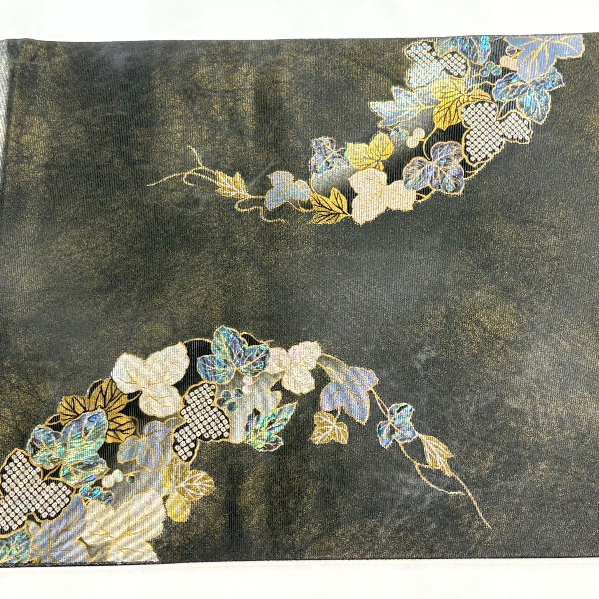 袋帯 名品 証紙 葡萄 霞 螺鈿箔 金彩 黒 お太鼓柄 正絹 【中古