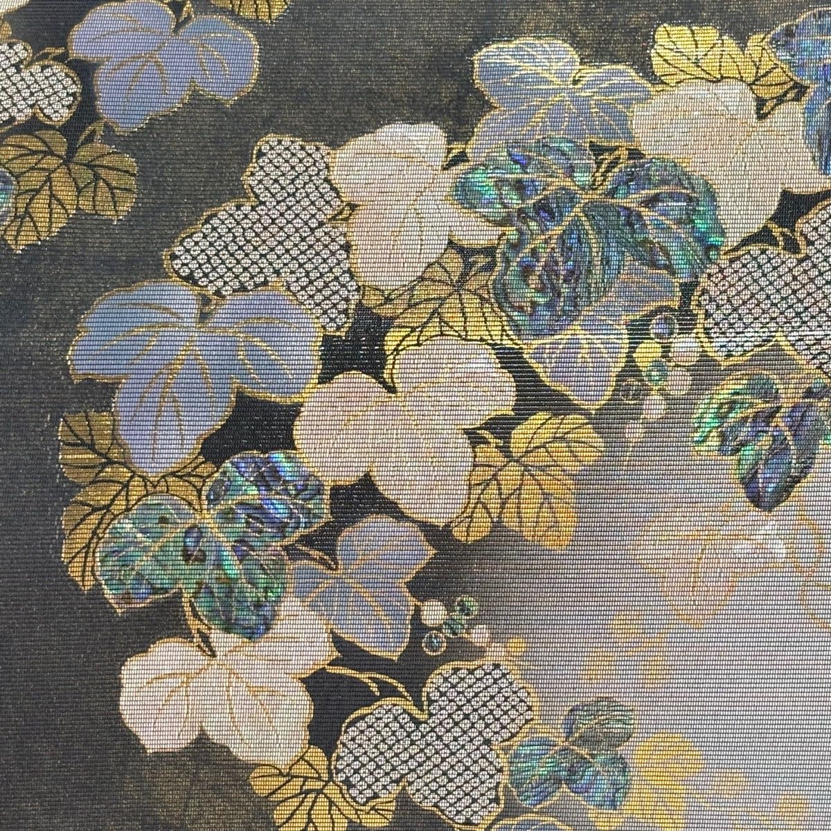 袋帯 名品 証紙 葡萄 霞 螺鈿箔 金彩 黒 お太鼓柄 正絹 【中古