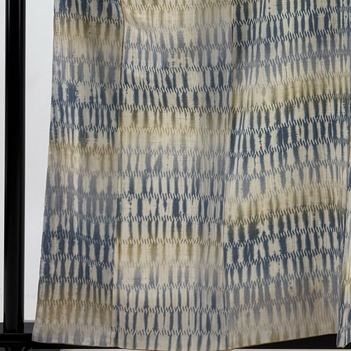 未使用　正絹　袷　紬地小紋　幾何学模様　身丈（肩から）164.5㎝ 未使用 正絹 袷 紬地小紋 幾何学模様 身丈（肩から）164.5㎝