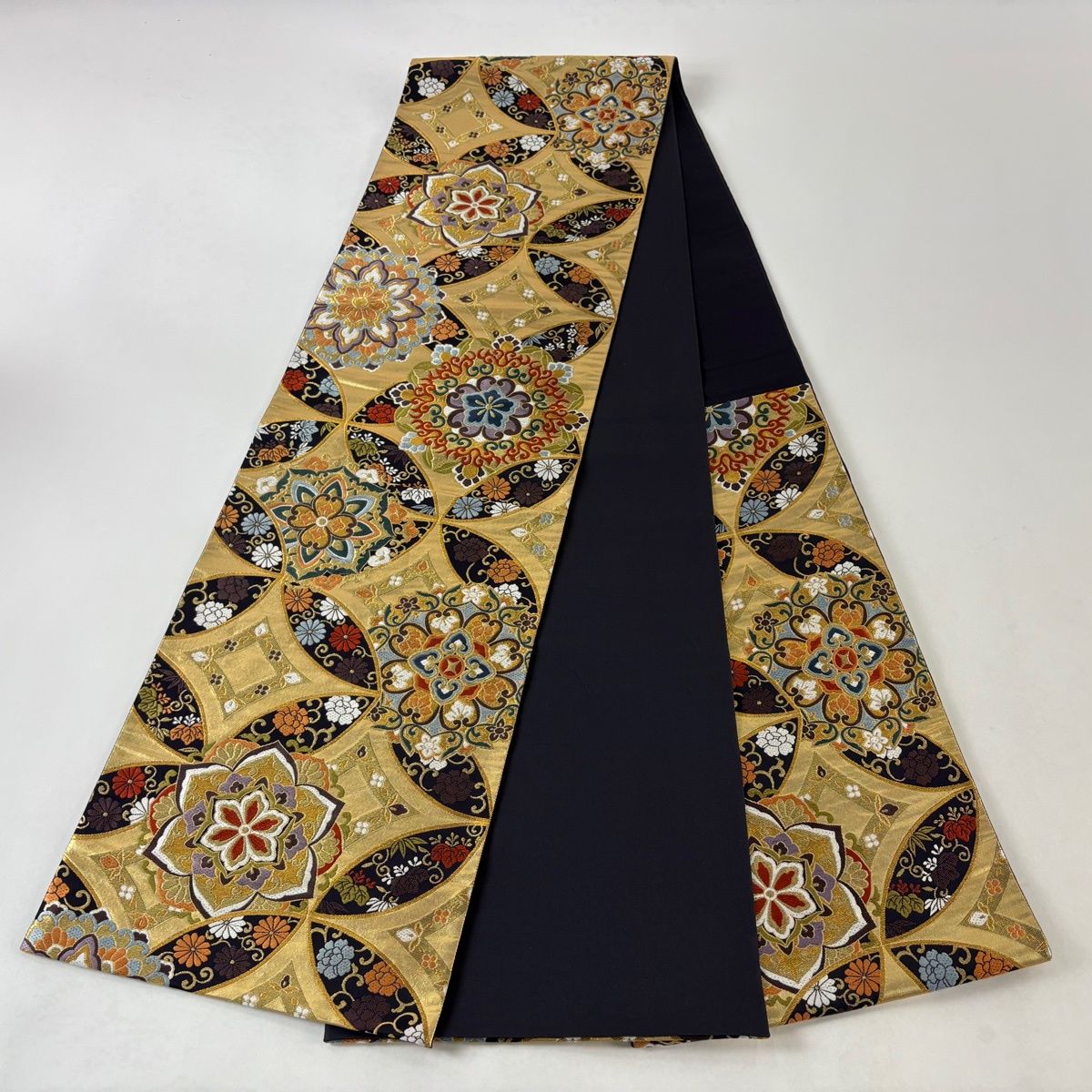 袋帯 秀品 華文 七宝 刺繍 金糸 金色 六通 正絹 【中古】 - メルカリ