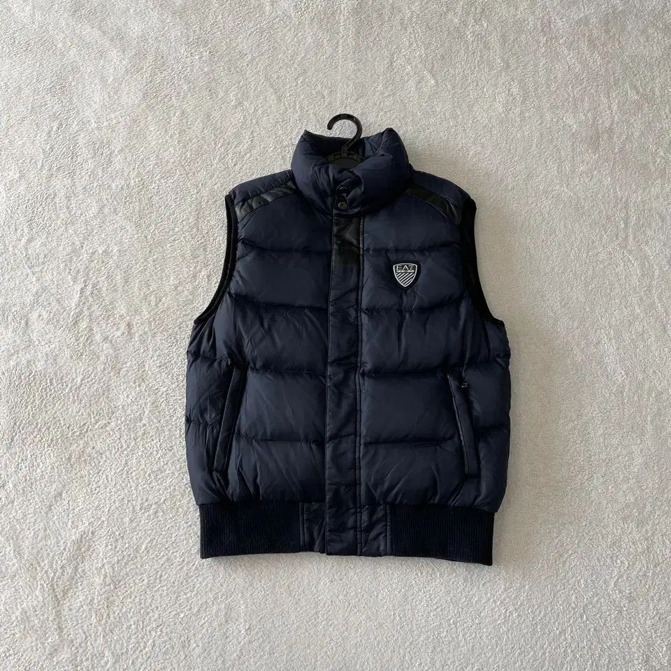 アルマーニ メンズ ダウンベスト 95 M エンポリオアルマーニ - メルカリ