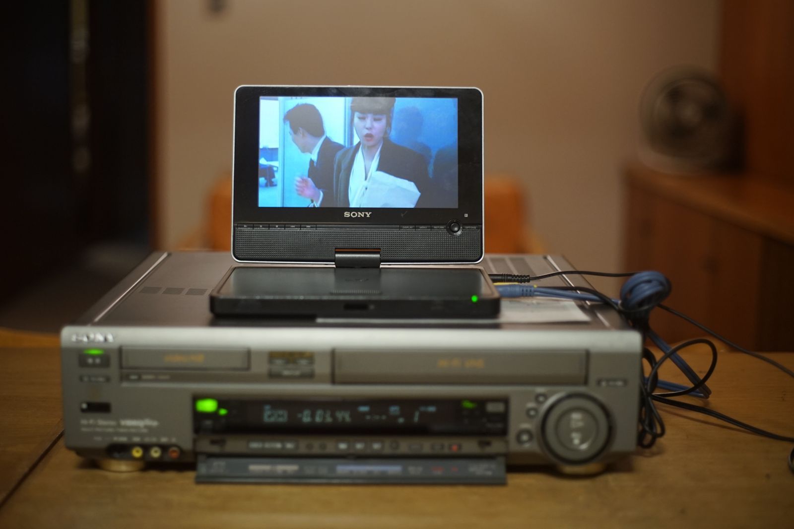 ●SONY　HI8/VHS　Wデッキ　WV-TW2●メンテ済動作品●代用リモ付き WV-TW2】Hi8 VHS ダブルデッキ 8mmビデオ ビデオデッキ - メルカリ