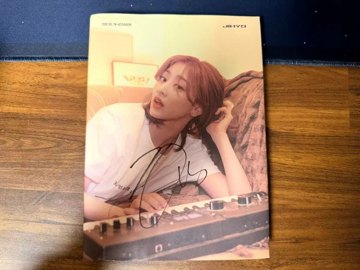 TWICE ジヒョ(JIHYO) サイン入り ソロ アルバム - メルカリ