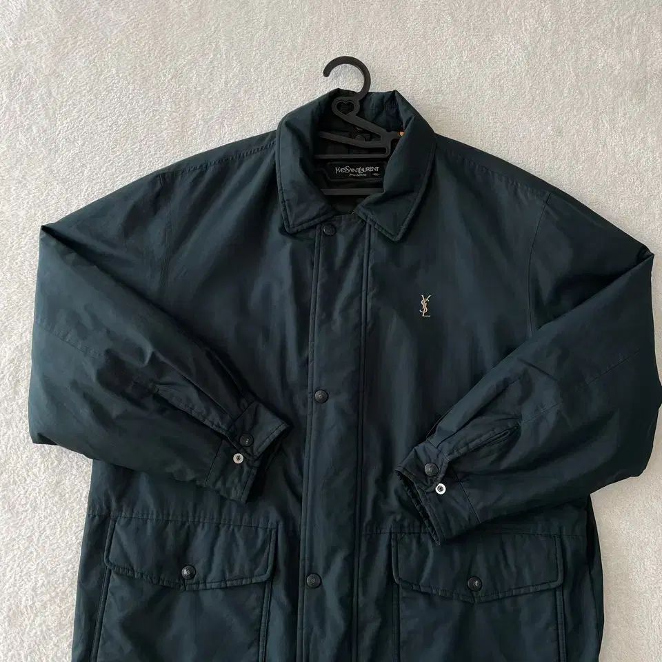 【値下げしました】イヴ・サンローラン ブラック XLサイズ ジャケット ブルゾン XL イヴ・サンローラン オールドスクール ダウン ブルゾン ジャケット