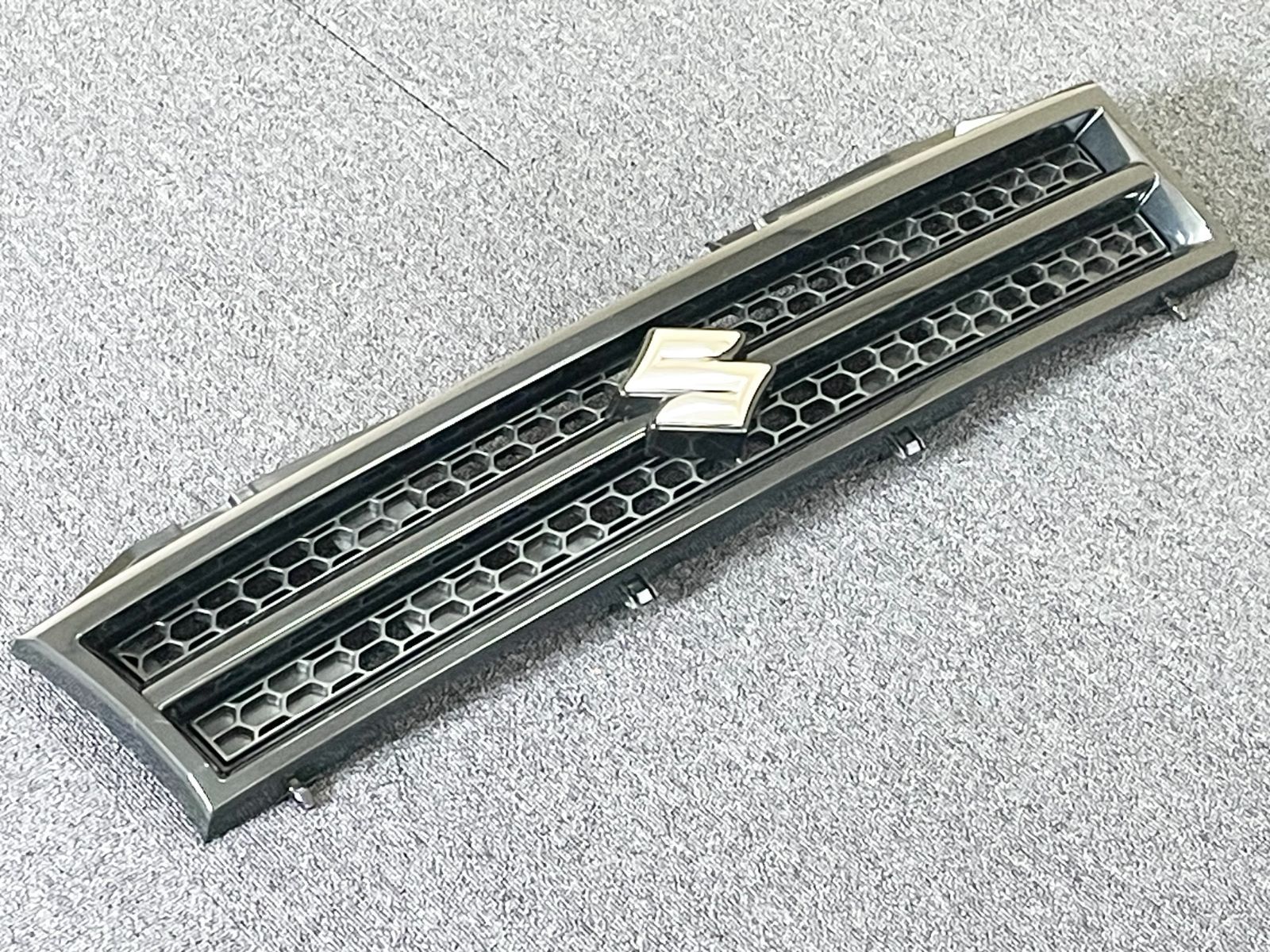 ︎送料無料！！︎【美品！！】スズキ JB23W ジムニー 純正 フロント