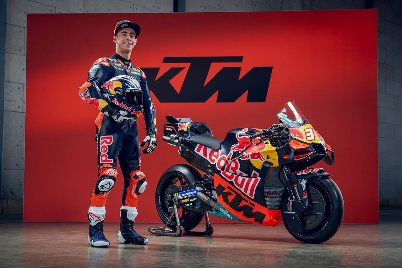 ブラッド・ビンダー レッドブルKTM 2026 MOTOGP レーシングスーツ