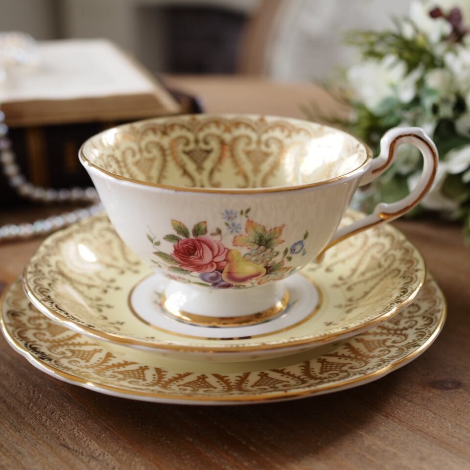 英国パラゴン 金彩果実文 フルーツ絵柄トリオ イエロー カップ＆ソーサー F 7