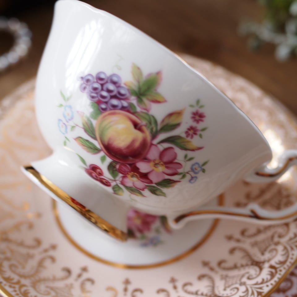 英国パラゴン 金彩果実文 フルーツ絵柄トリオ ピーチ カップ＆ソーサー