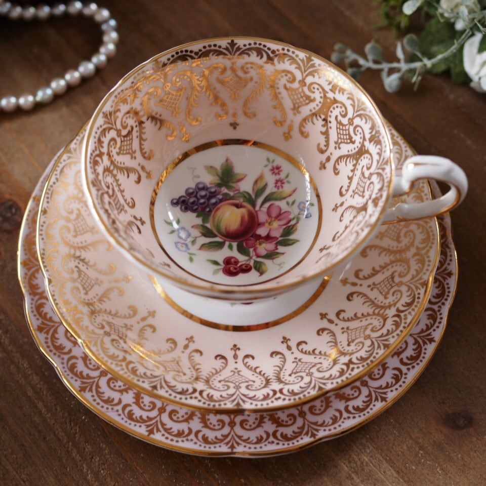 英国パラゴン 金彩果実文 フルーツ絵柄トリオ ピーチ カップ＆ソーサー F 7